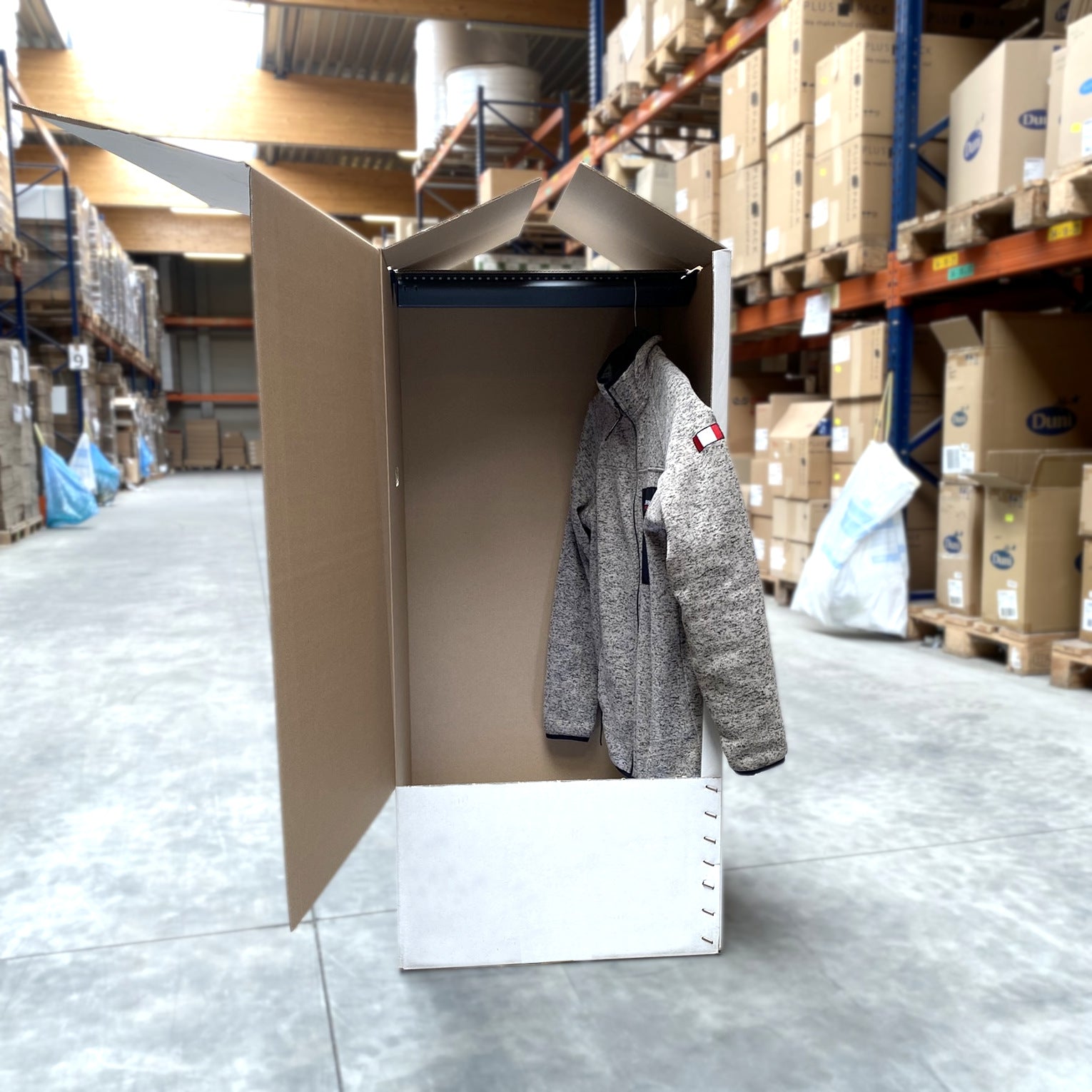 Boite penderie avec tringle pour vêtements